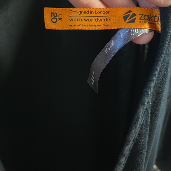 Zakti activewear black yoga long sleeve cuff top with open crisscross back 16 - Picture 6 of 9